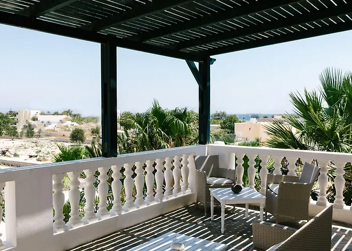 Memento Hotel Perissa (Santorini)